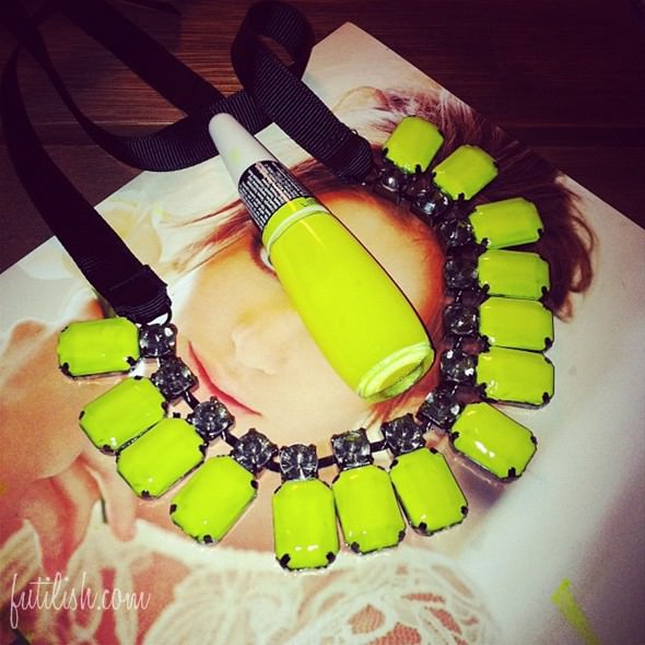 diy-neon-necklace